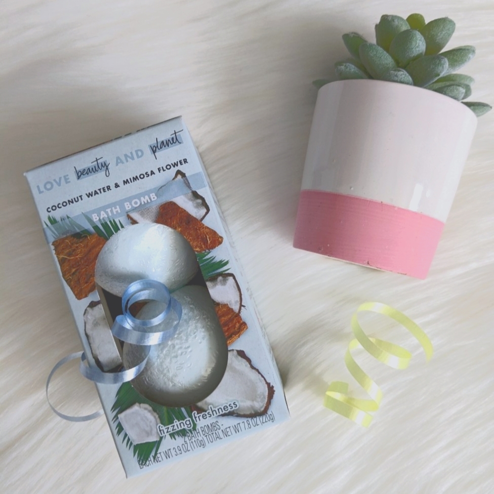 🌺FREE W/PURCHASE!! Love, Beauty & Planet Coconut Water & Mimosa Bath Bombs